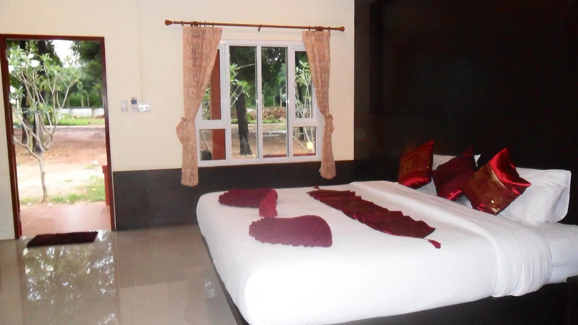 ***  Peaceful Resort , Long Beach - Koh Lanta Thailand